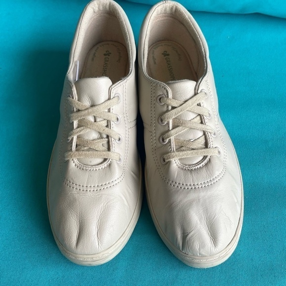 Women’s Grasshopper sneakers size 8W - Picture 2 of 9